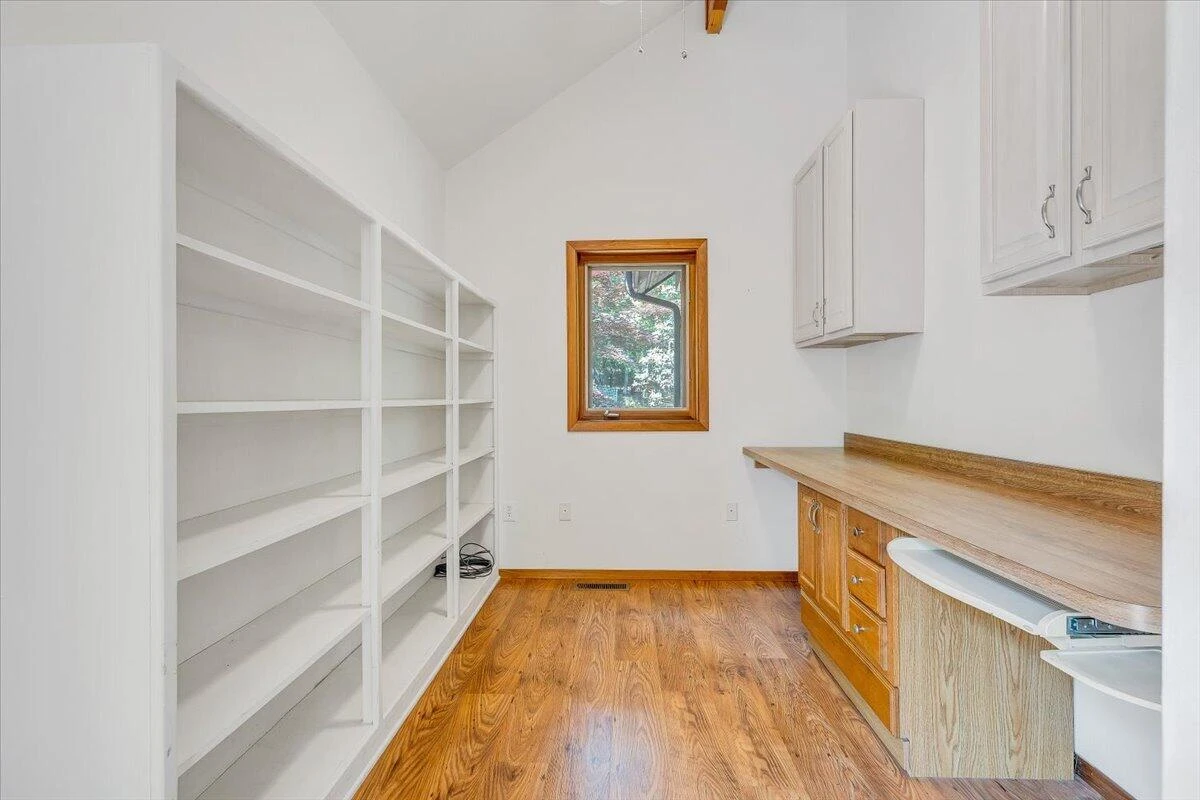 1042 Runaway Bay RD - Photo 35