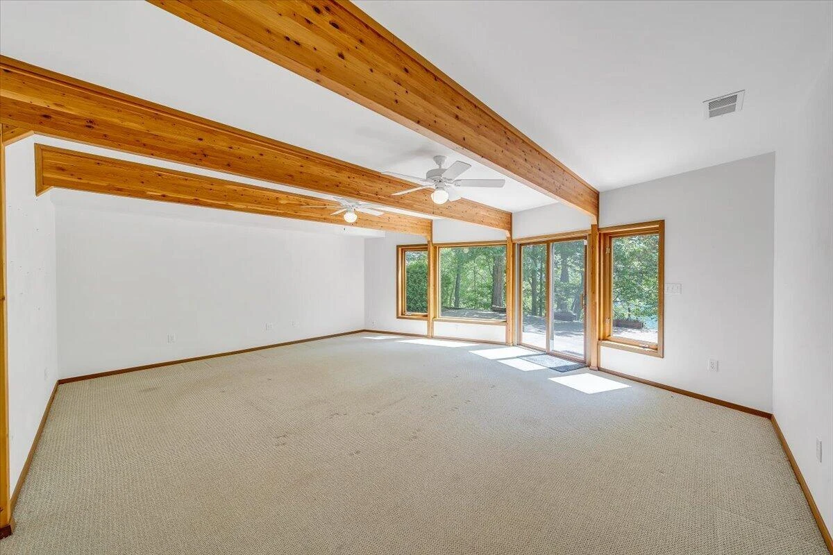 1042 Runaway Bay RD - Photo 37