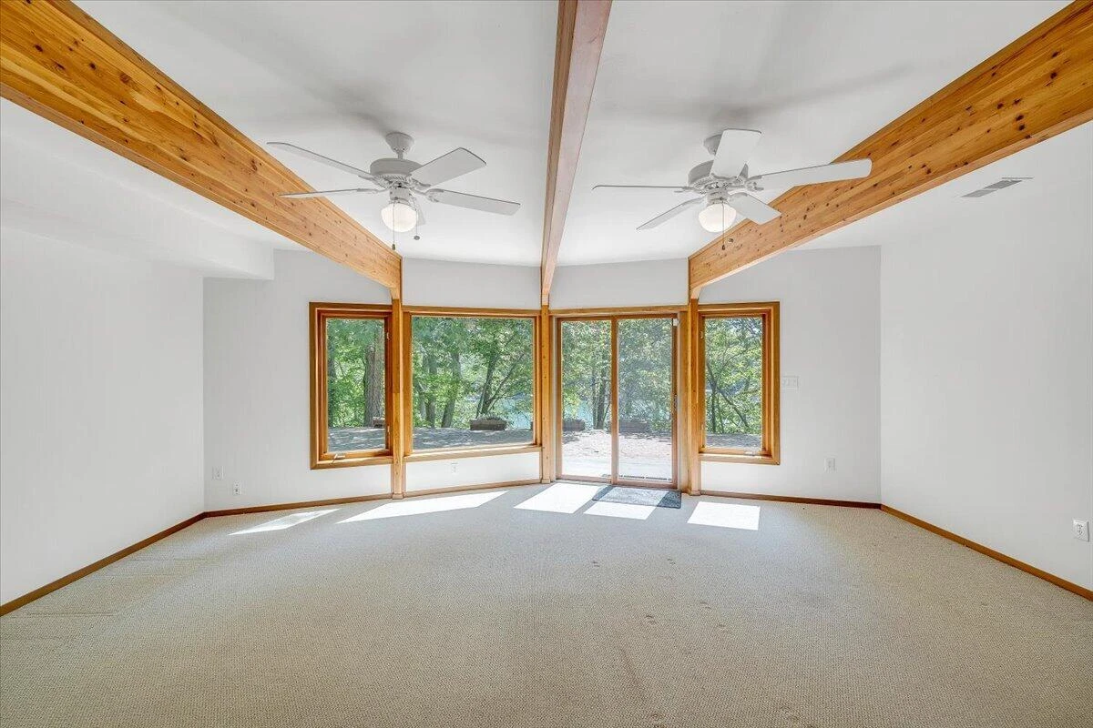 1042 Runaway Bay RD - Photo 38