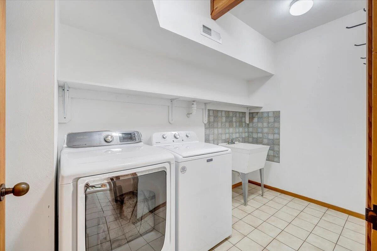 1042 Runaway Bay RD - Photo 45