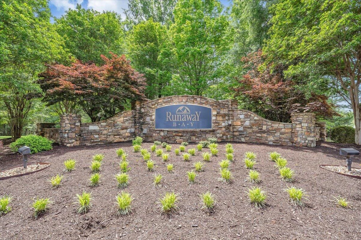 1042 Runaway Bay RD - Photo 85