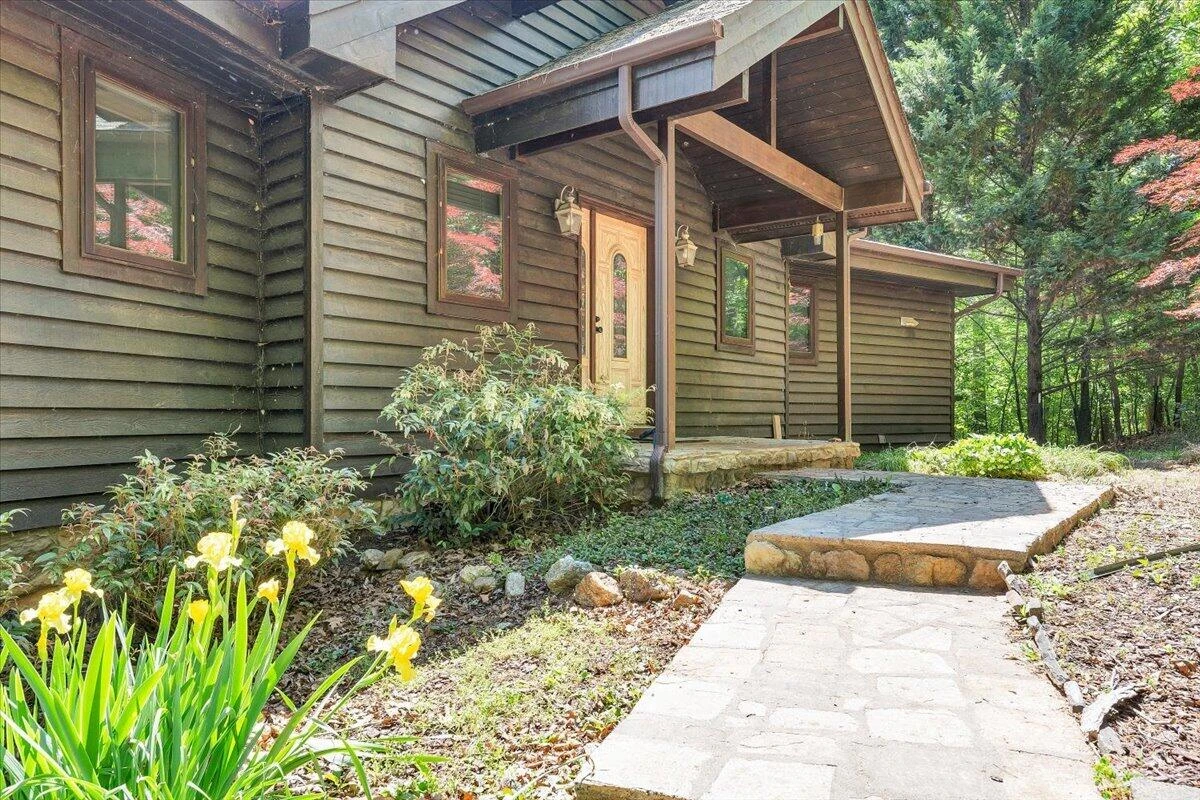1042 Runaway Bay RD - Photo 9