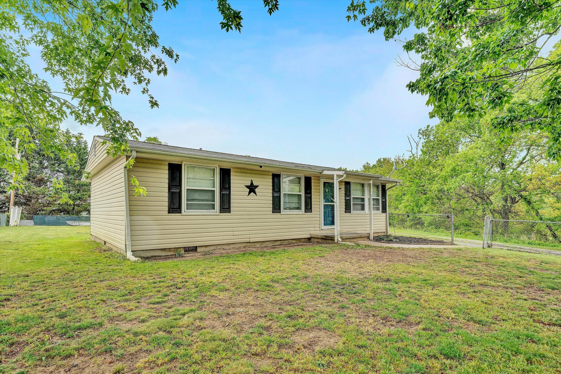 51 Railroad AVE - Photo 3