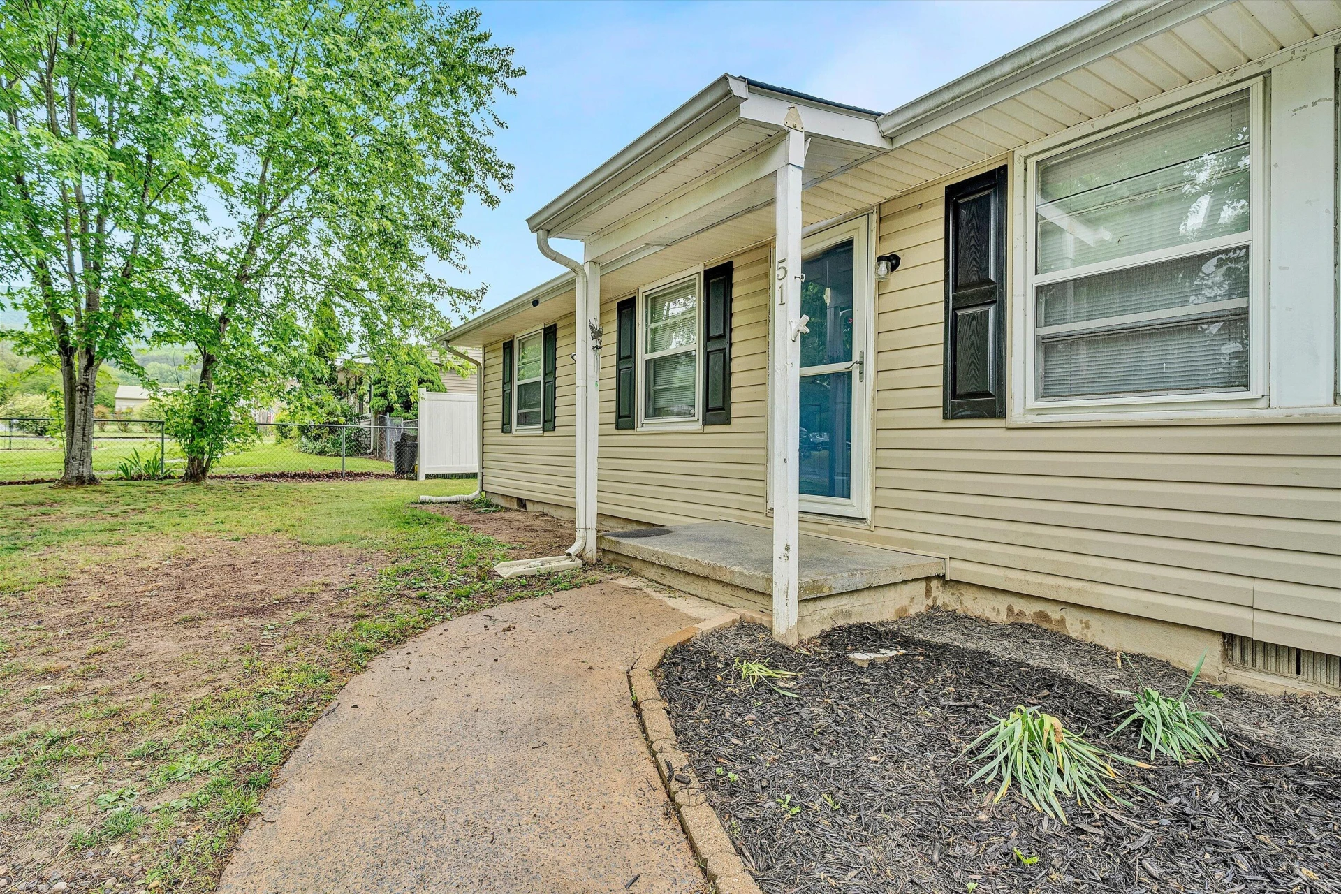 51 Railroad AVE - Photo 4