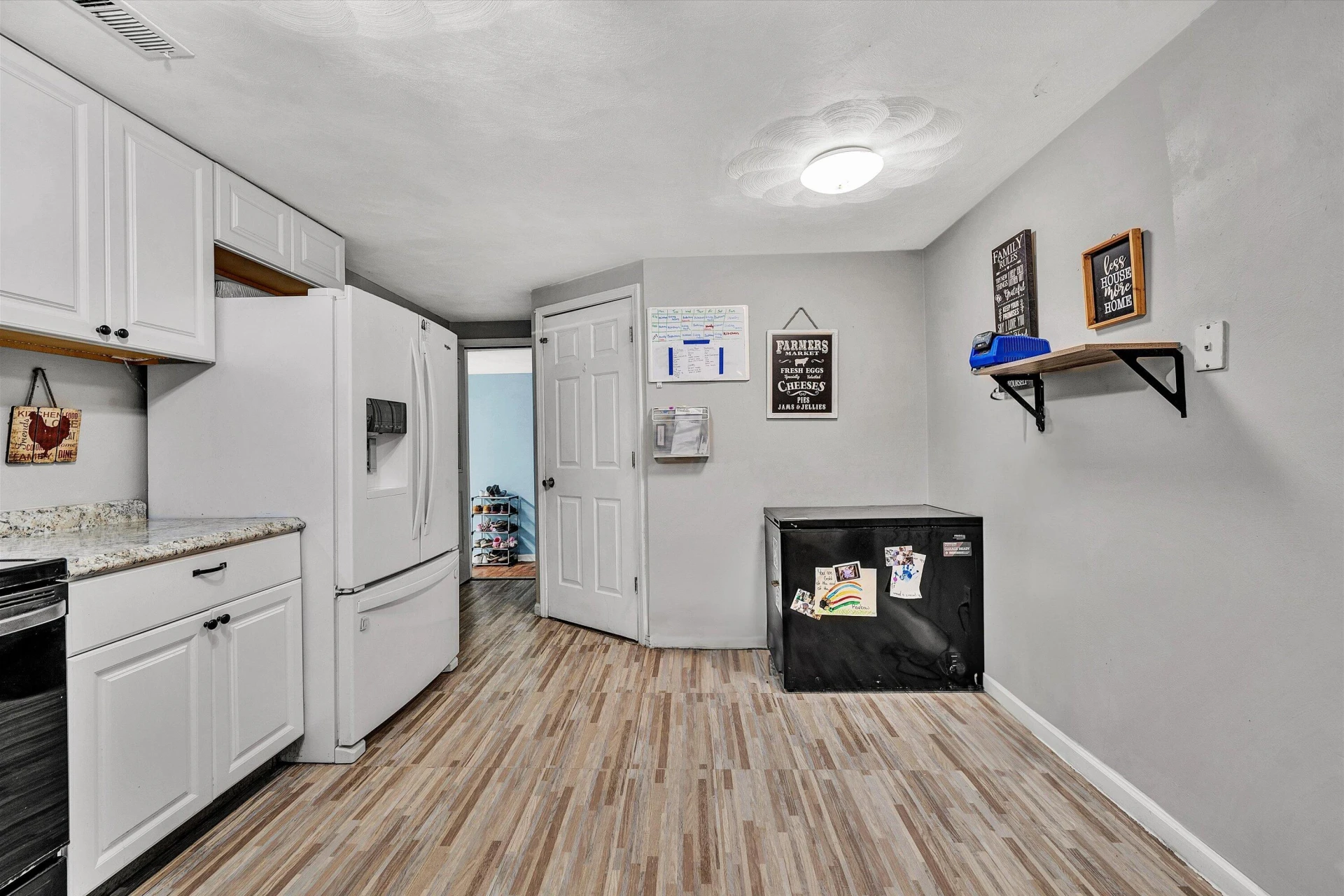 51 Railroad AVE - Photo 8