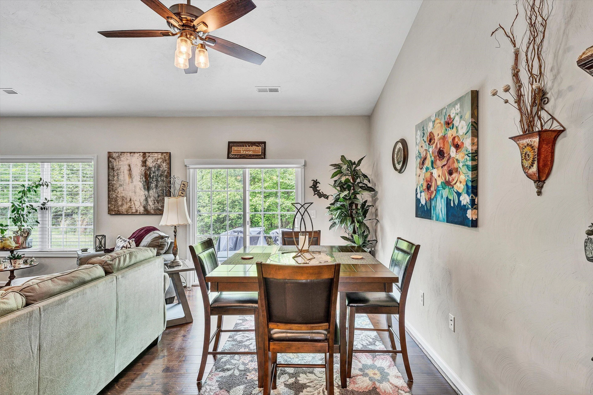 22 Carrington CT - Photo 8