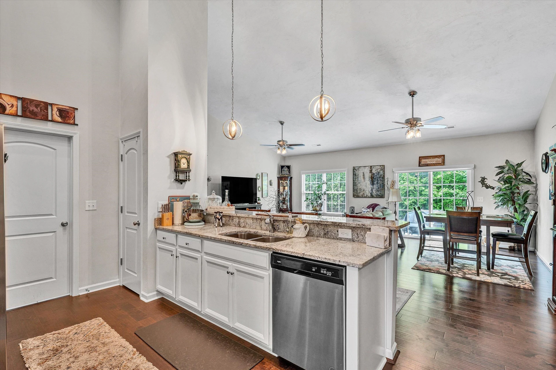 22 Carrington CT - Photo 9