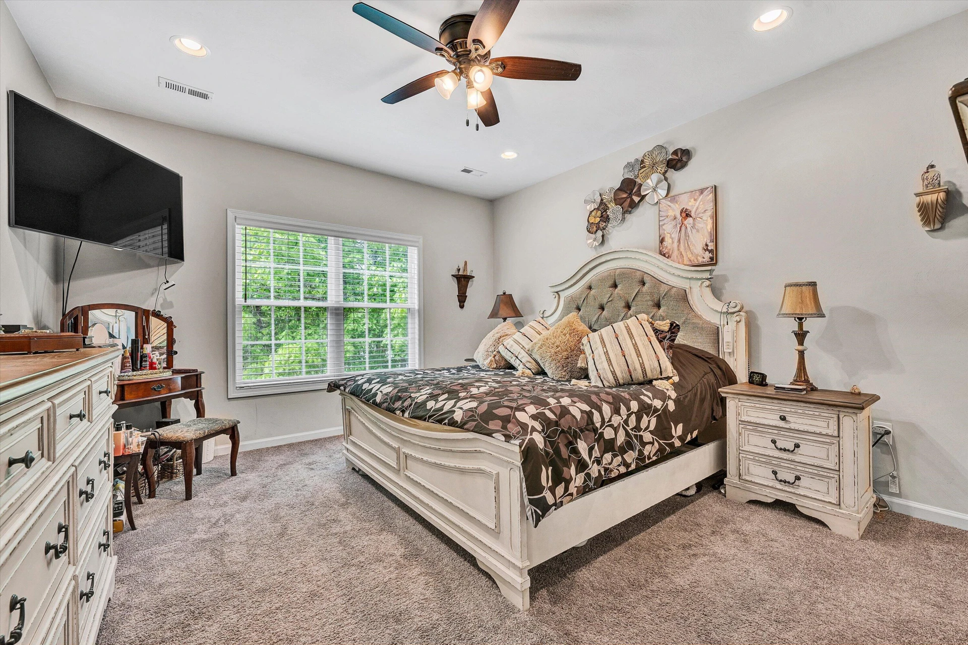 22 Carrington CT - Photo 16
