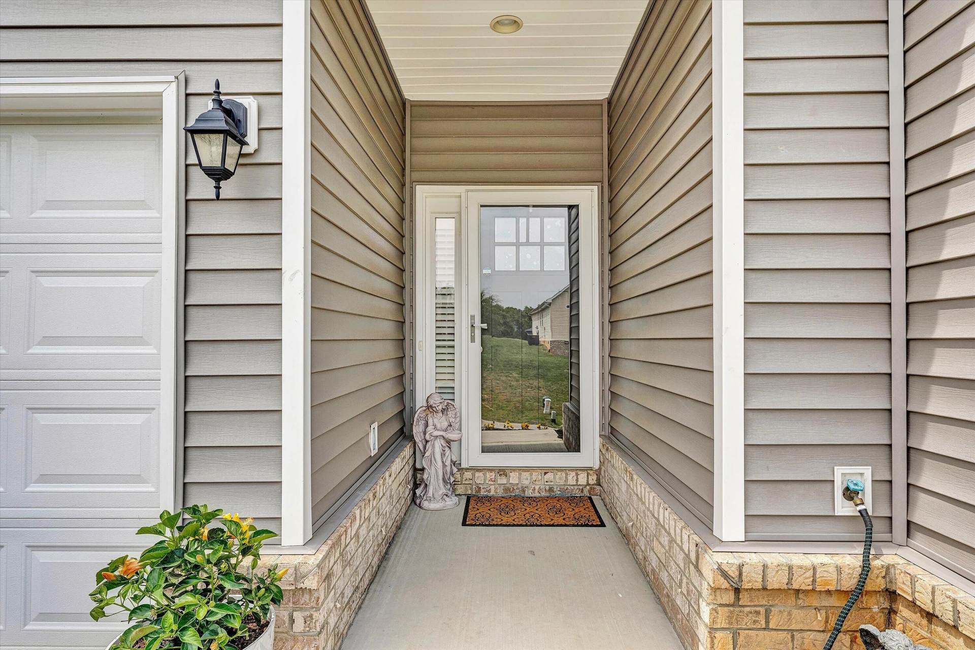 22 Carrington CT - Photo 3