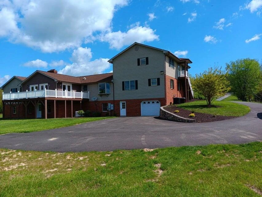 232 Jackson DR