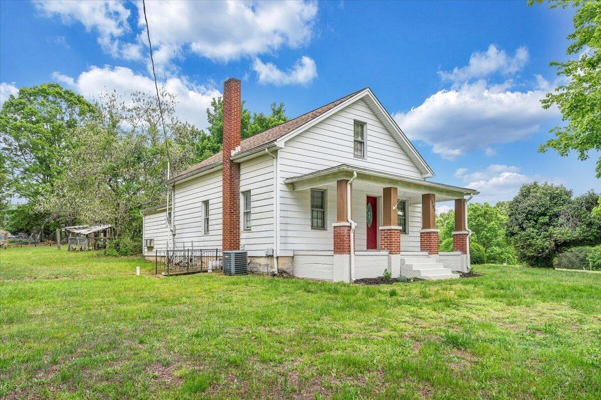 1384 Thaxton Mountain RD - Photo 5