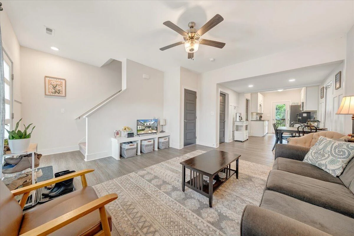 3041 Fulton ST - Photo 3