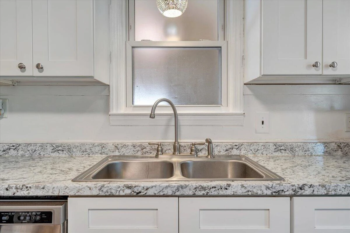 2525 Maiden LN SW - Photo 10