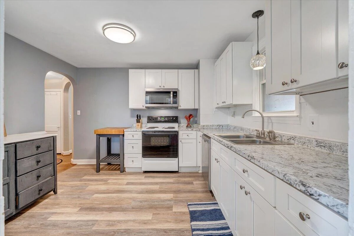 2525 Maiden LN SW - Photo 11