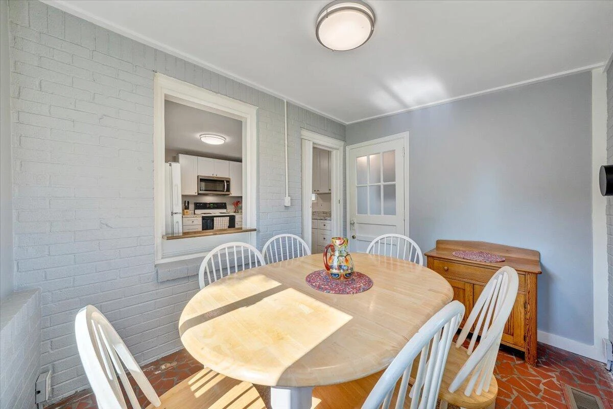 2525 Maiden LN SW - Photo 14