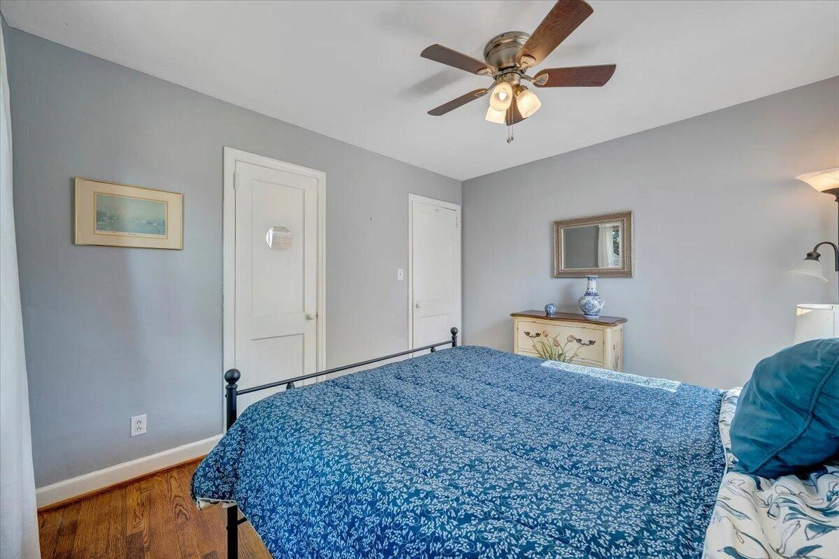 2525 Maiden LN SW - Photo 16