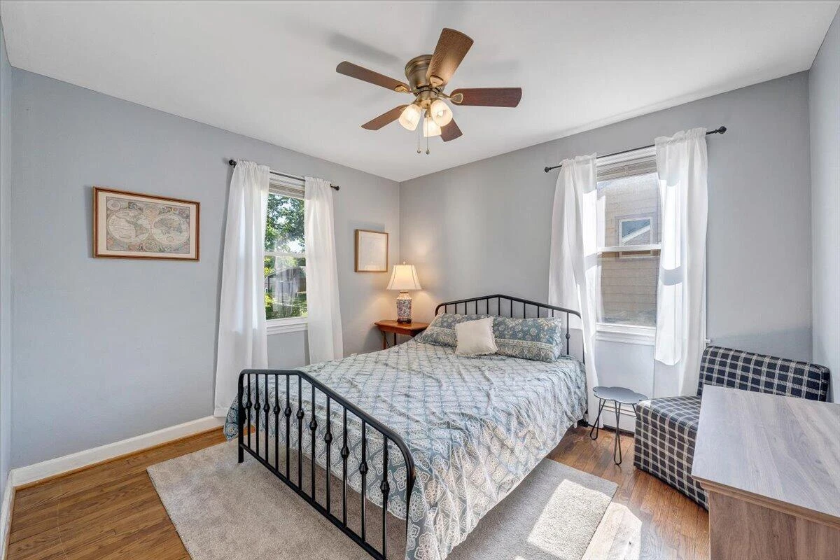 2525 Maiden LN SW - Photo 17