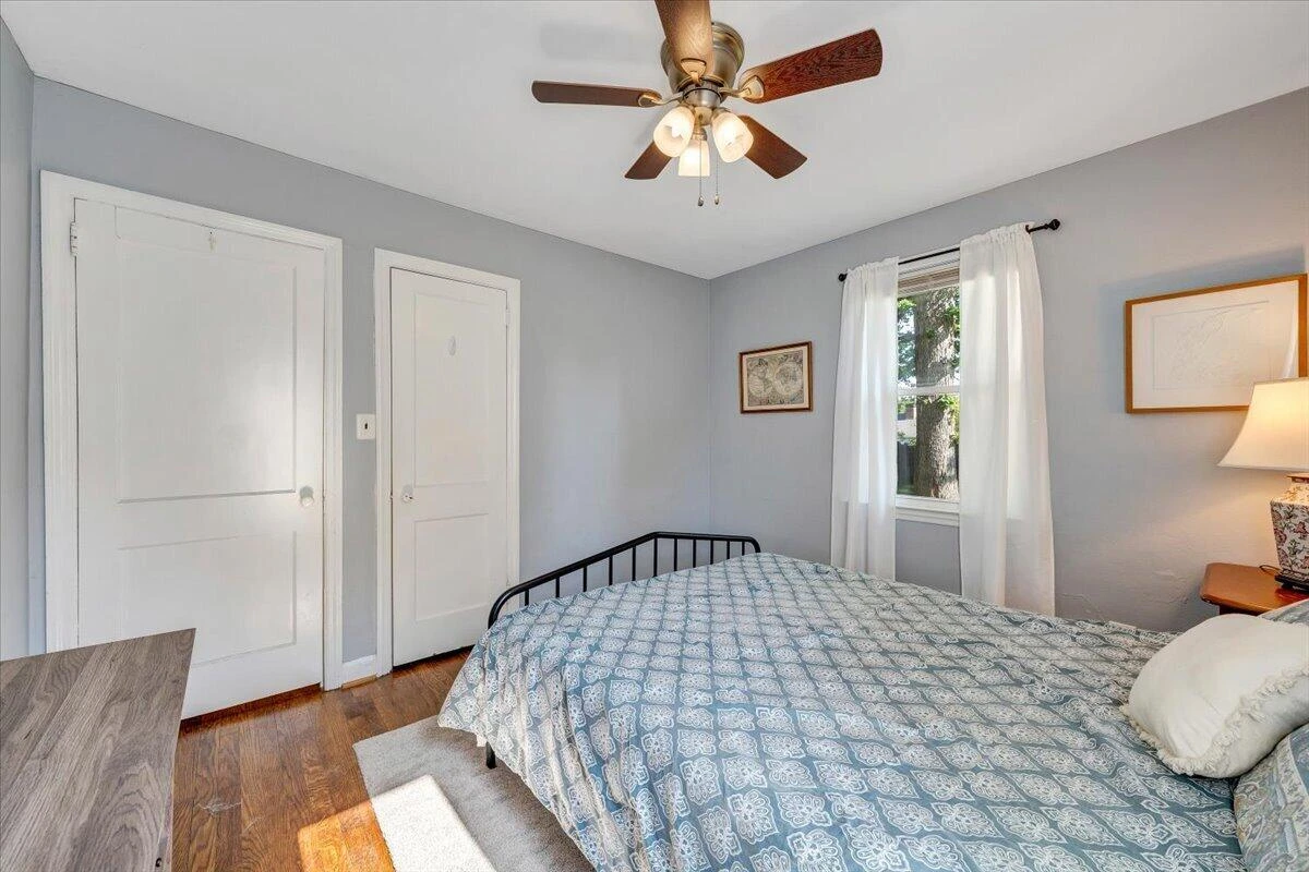 2525 Maiden LN SW - Photo 18