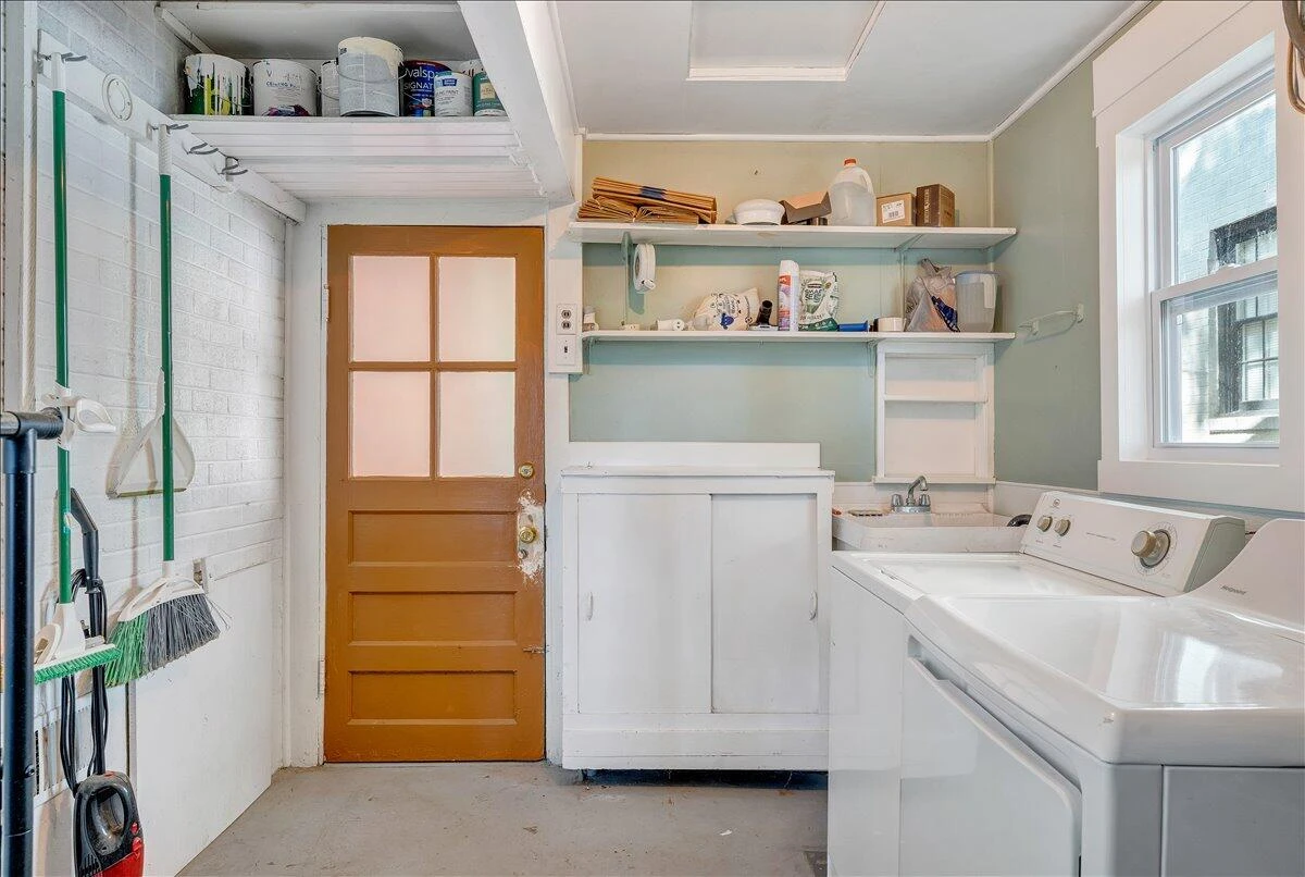 2525 Maiden LN SW - Photo 20