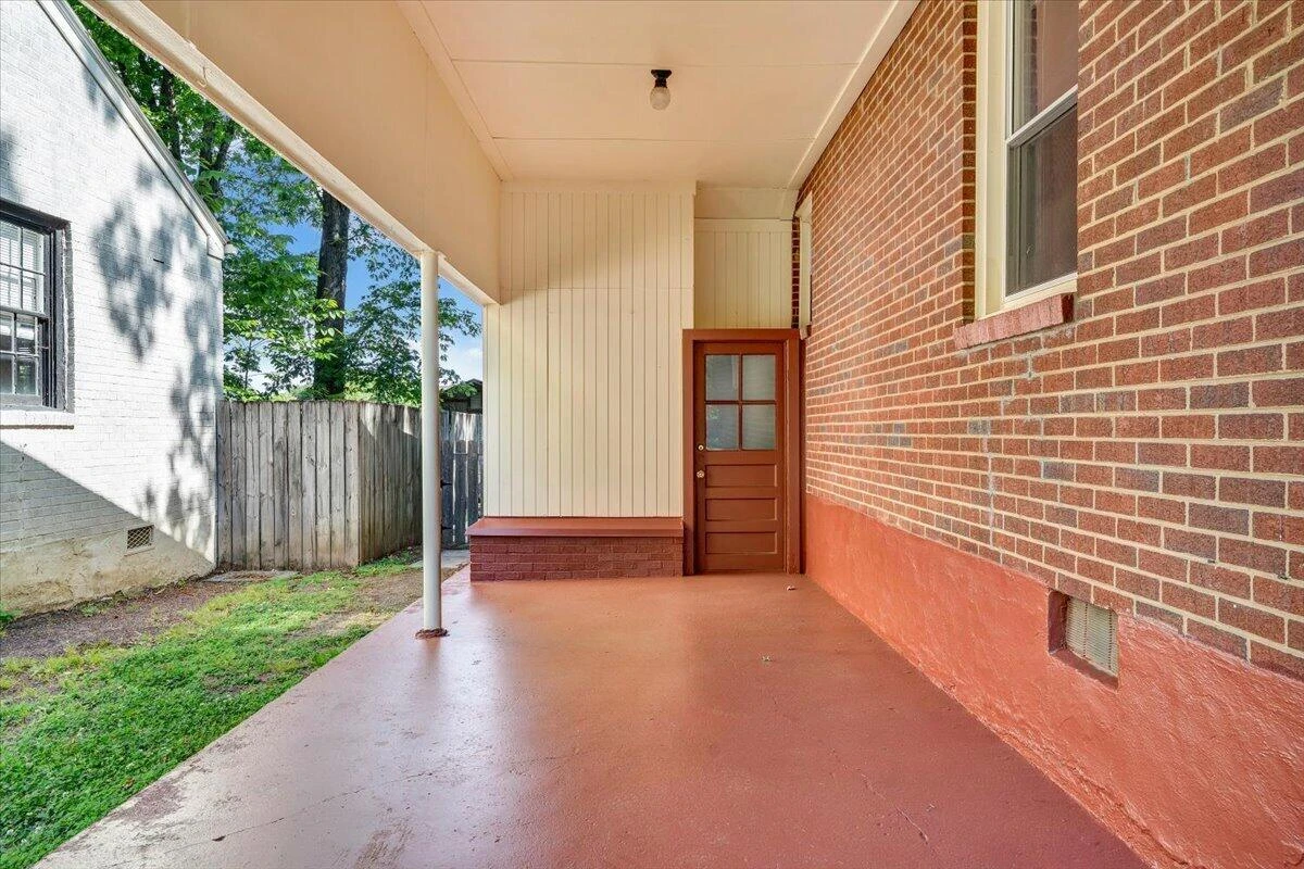2525 Maiden LN SW - Photo 22