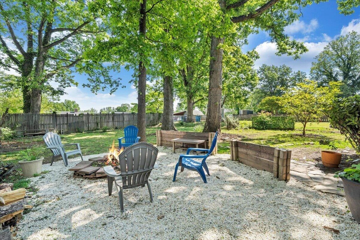 2525 Maiden LN SW - Photo 23