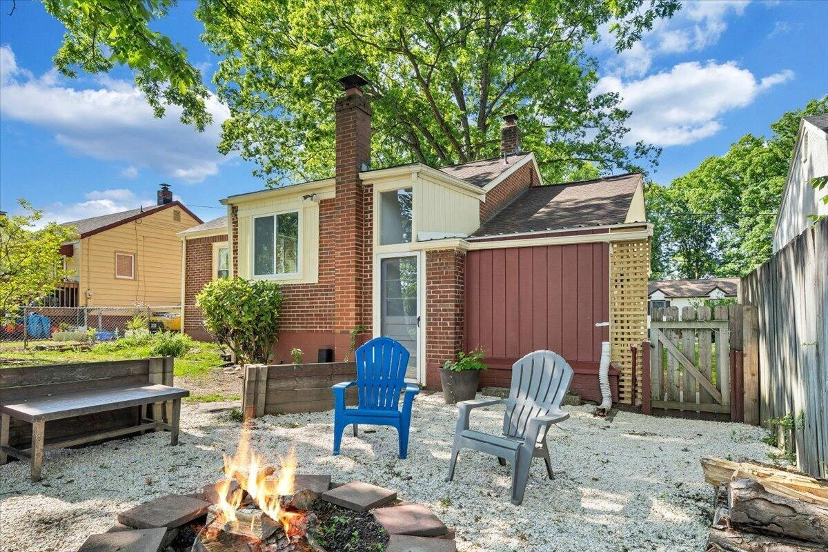 2525 Maiden LN SW - Photo 26