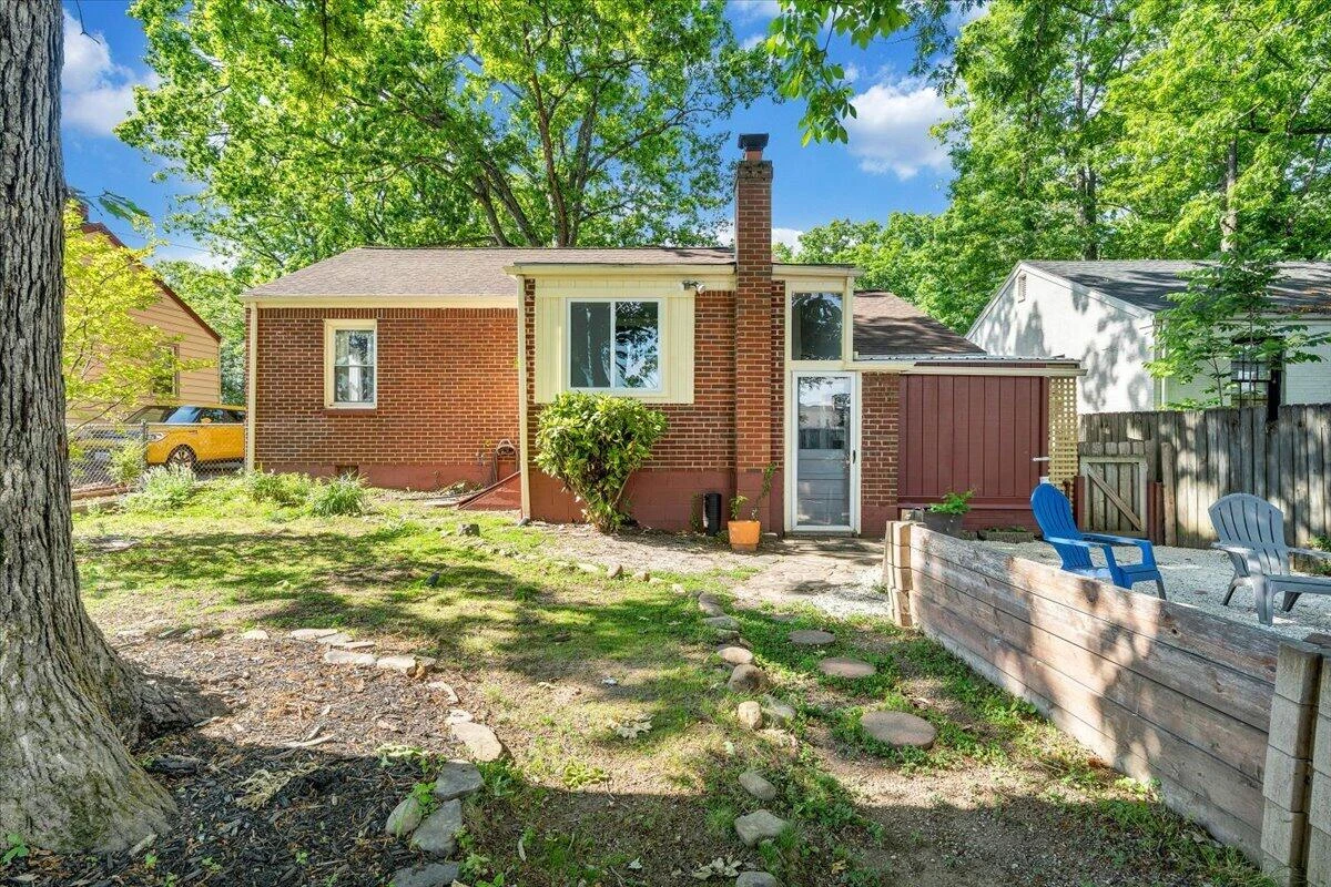 2525 Maiden LN SW - Photo 29