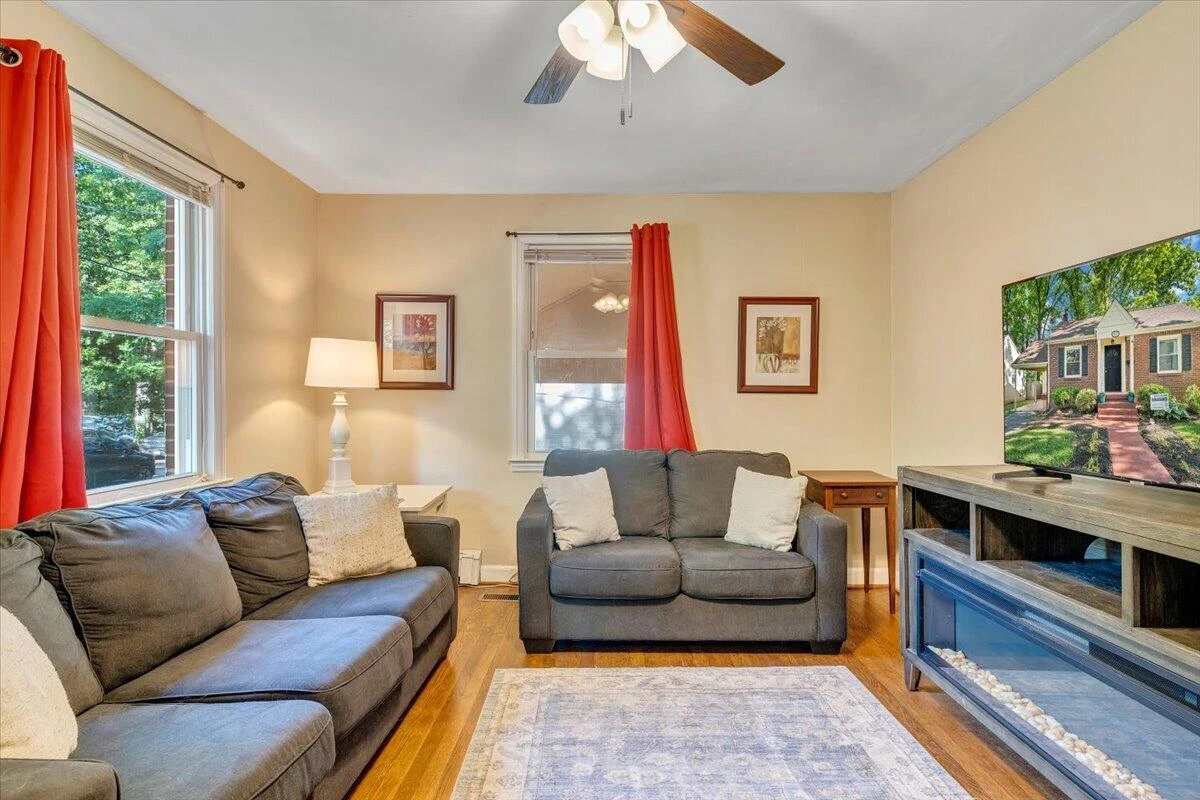 2525 Maiden LN SW - Photo 4