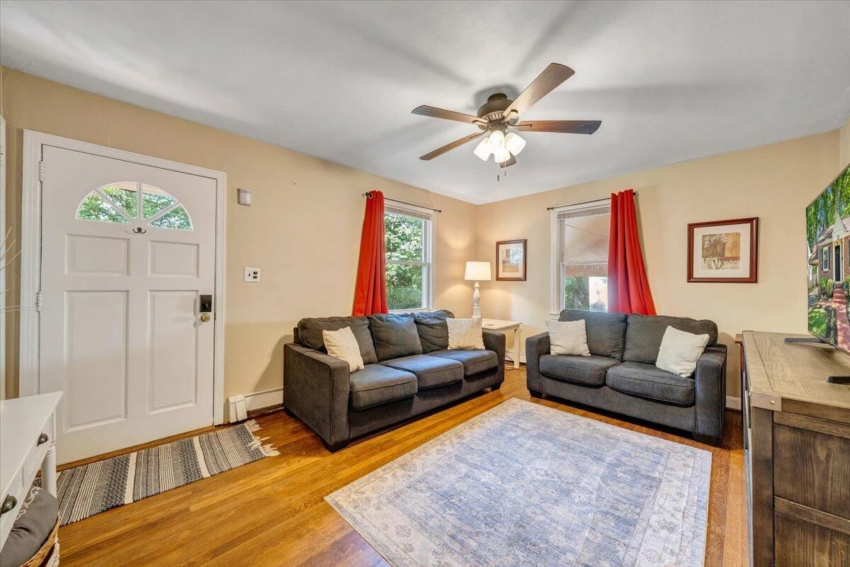 2525 Maiden LN SW - Photo 5