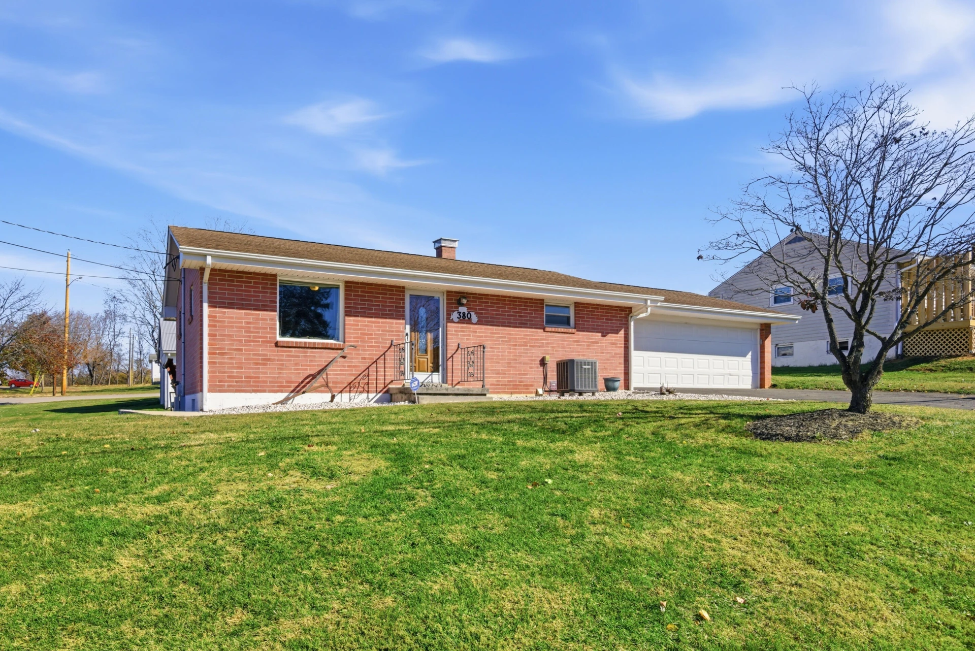 380 Clearview DR - Photo 2