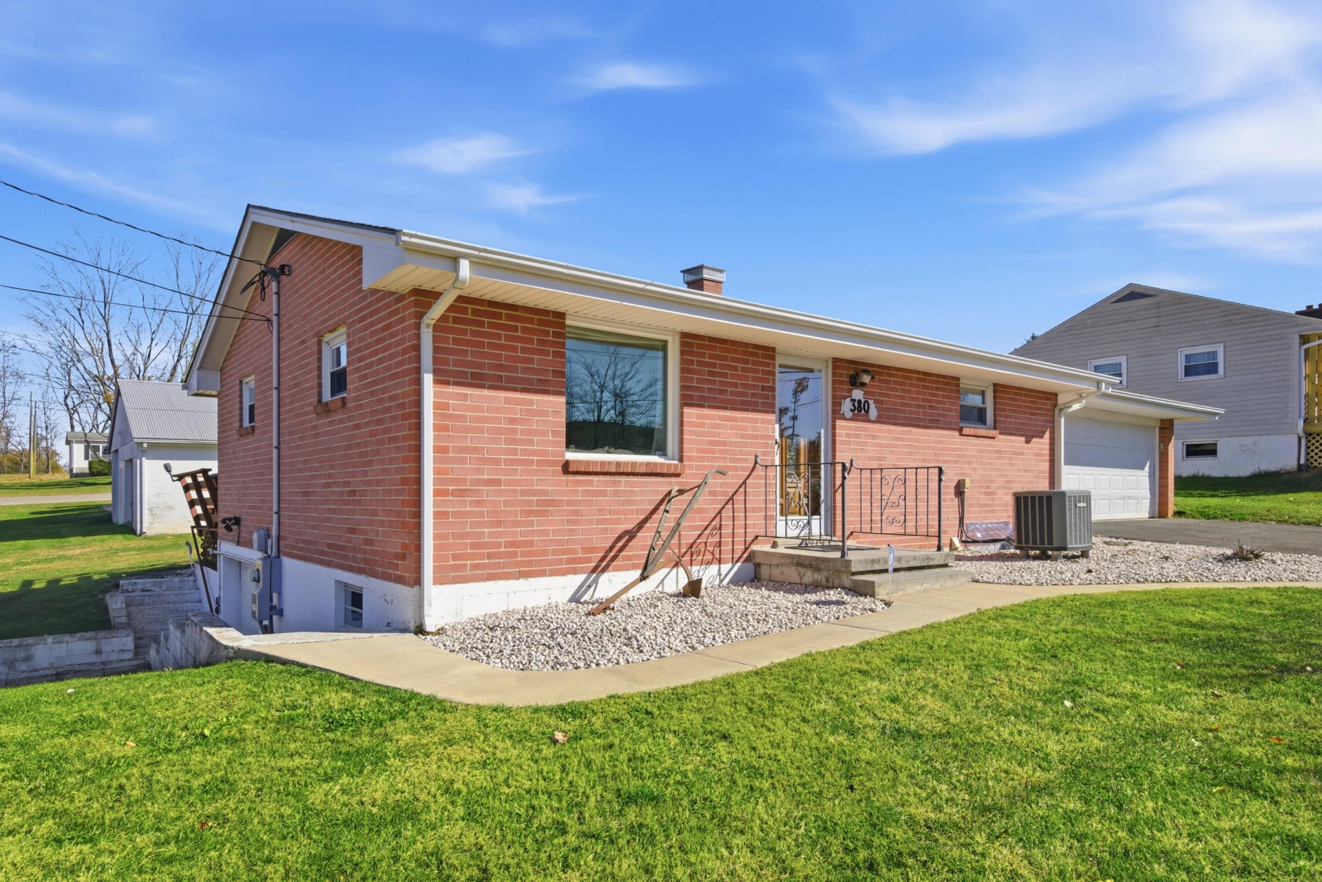 380 Clearview DR - Photo 3
