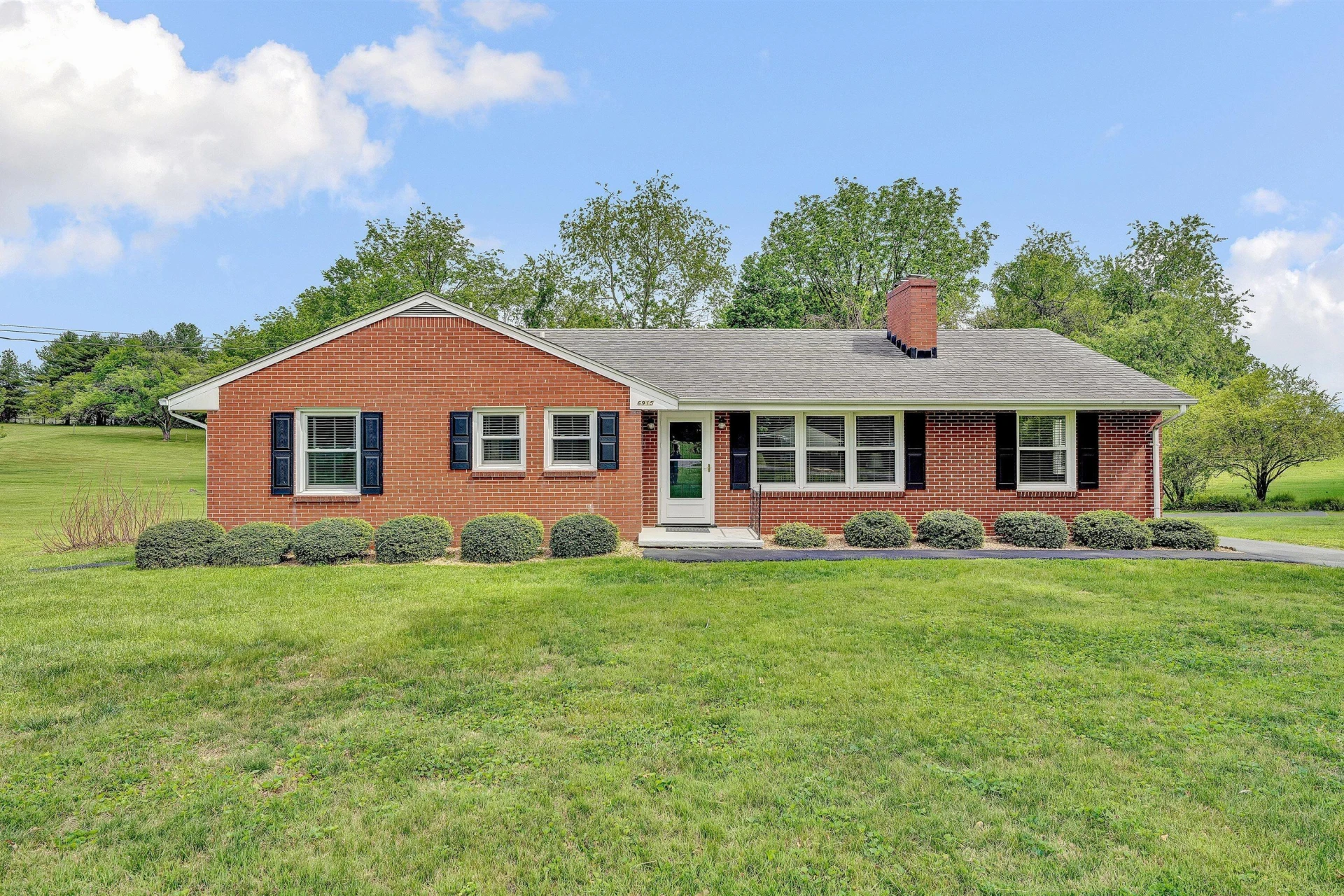 6915 Tinkerdale RD - Photo 2