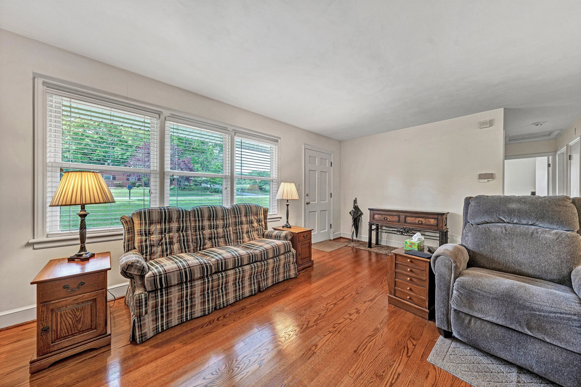 6915 Tinkerdale RD - Photo 3