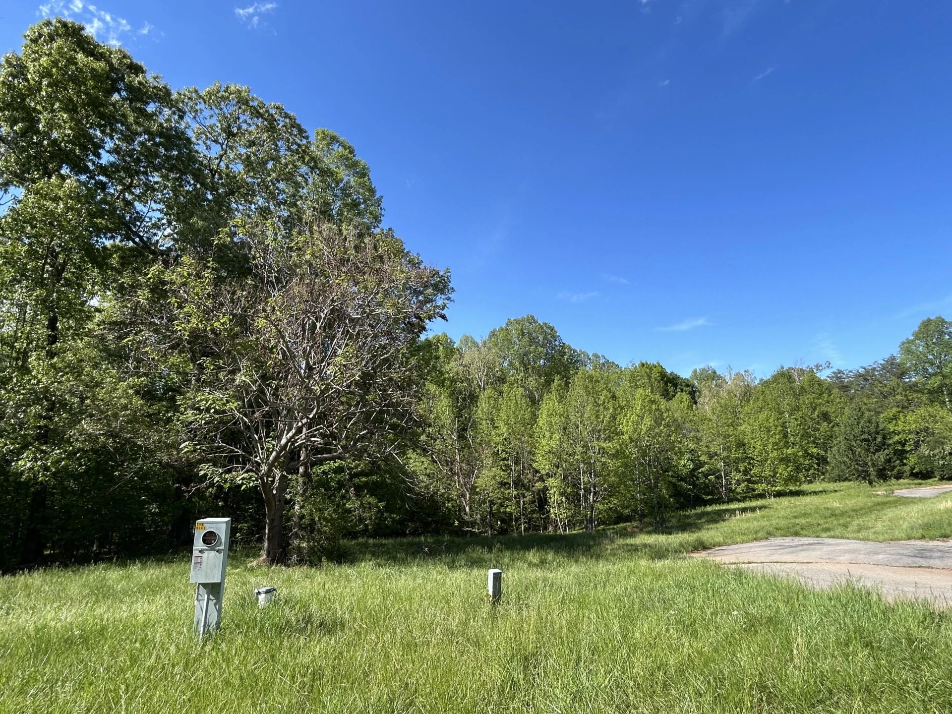 211 Scenic DR - Photo 2