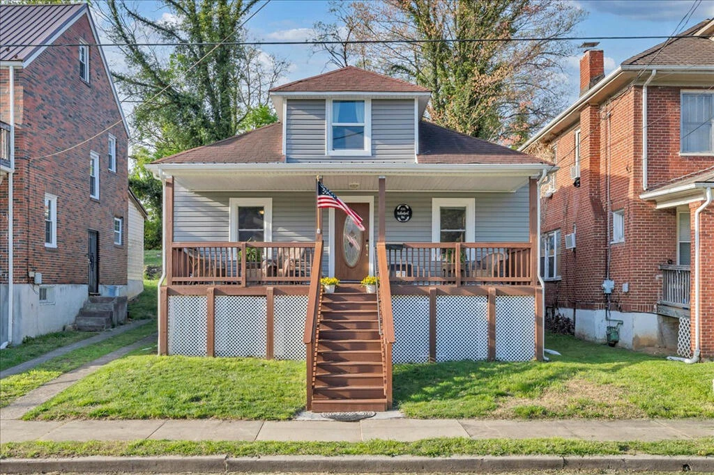 826 Rutherford AVE NW