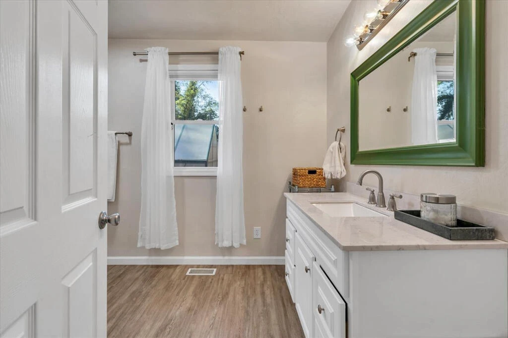 826 Rutherford AVE NW - Photo 10