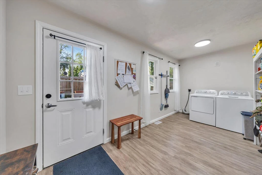 826 Rutherford AVE NW - Photo 17