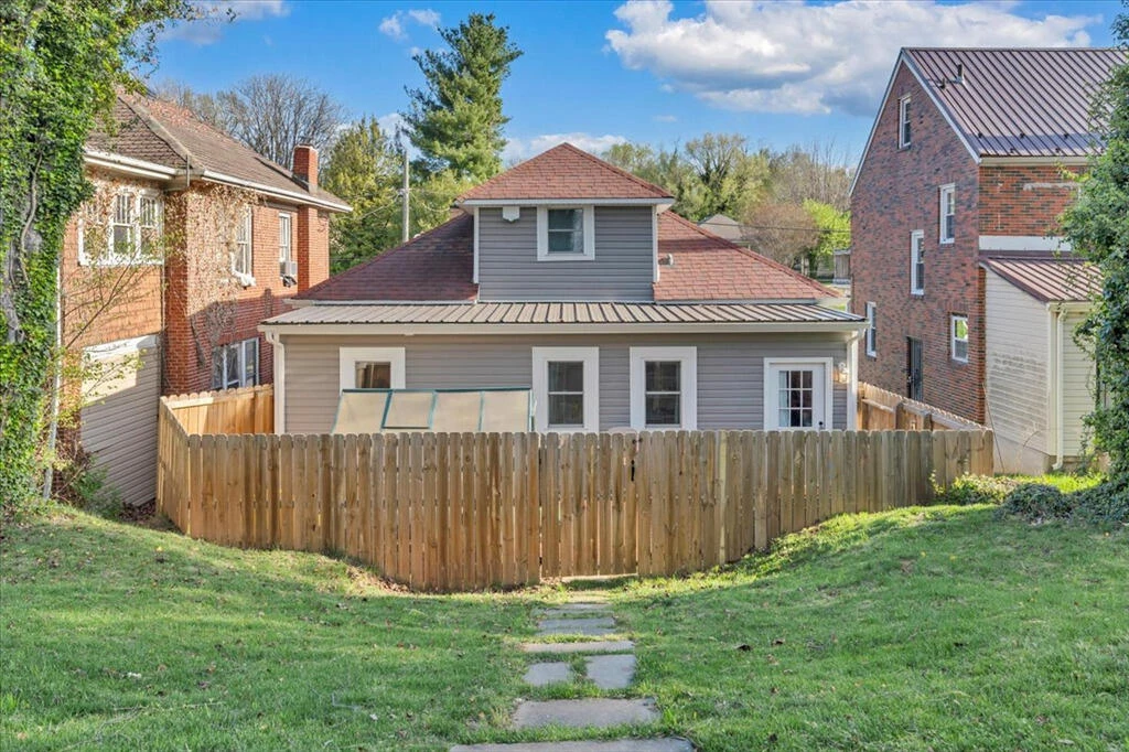 826 Rutherford AVE NW - Photo 27