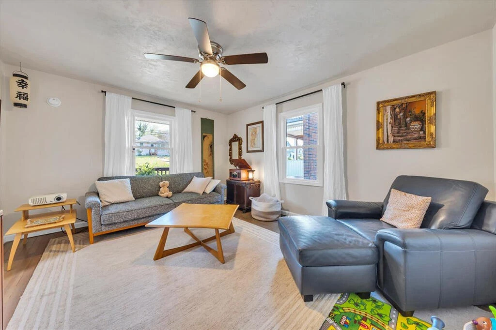 826 Rutherford AVE NW - Photo 6