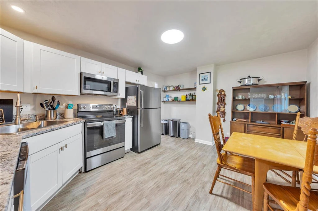 826 Rutherford AVE NW - Photo 7