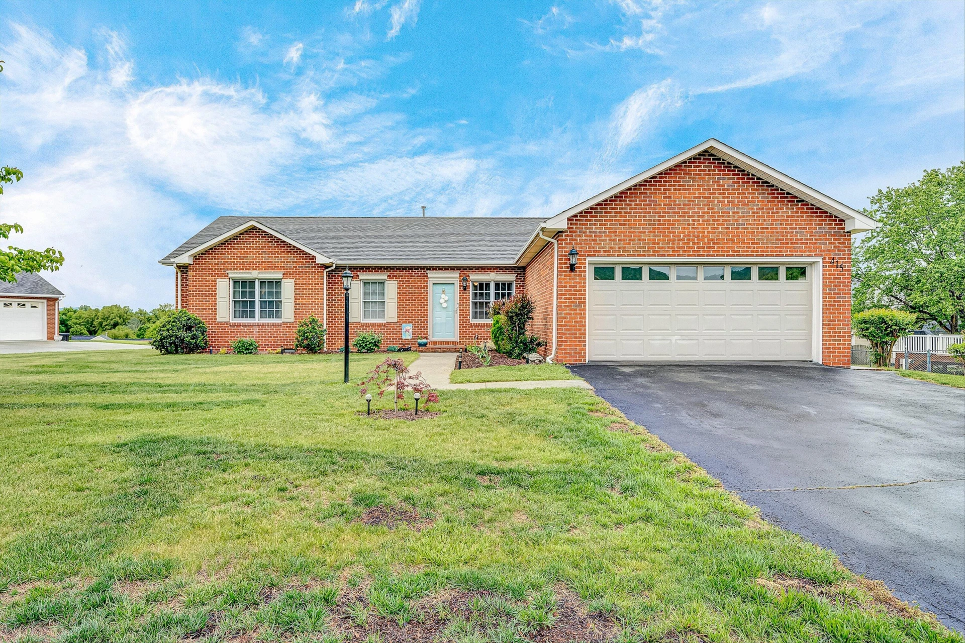 415 Edgemont CIR