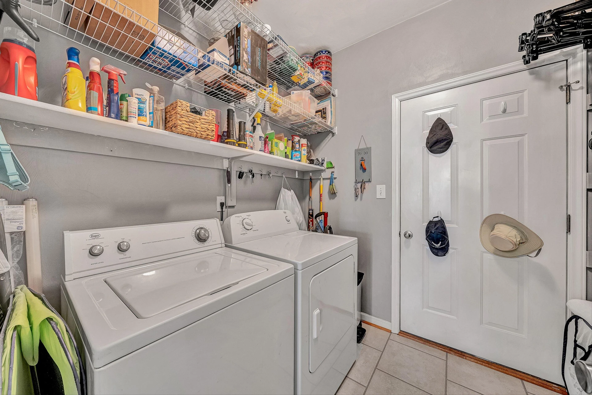 415 Edgemont CIR - Photo 10