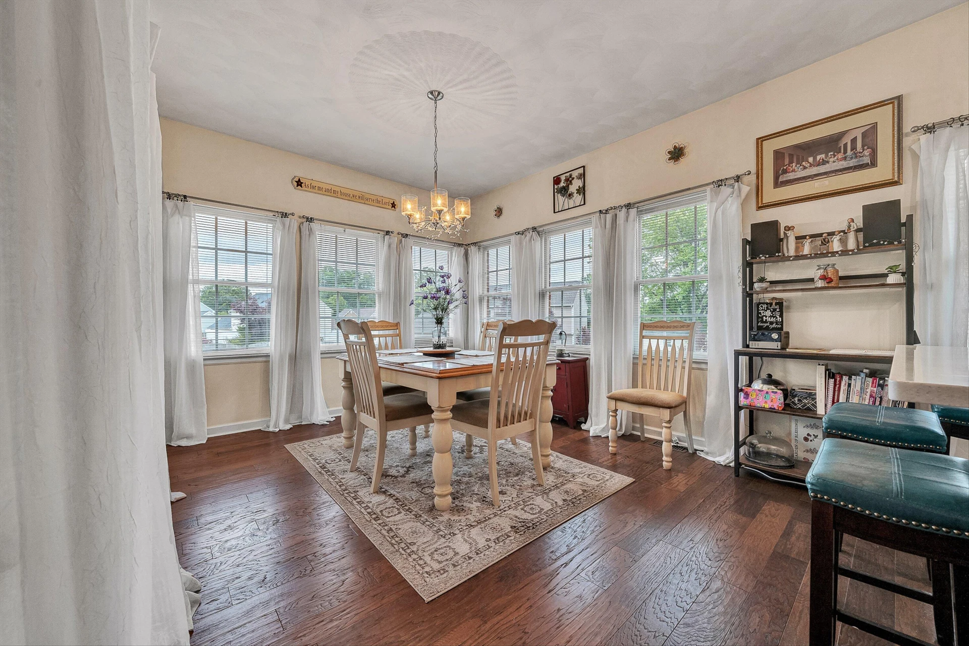 415 Edgemont CIR - Photo 13