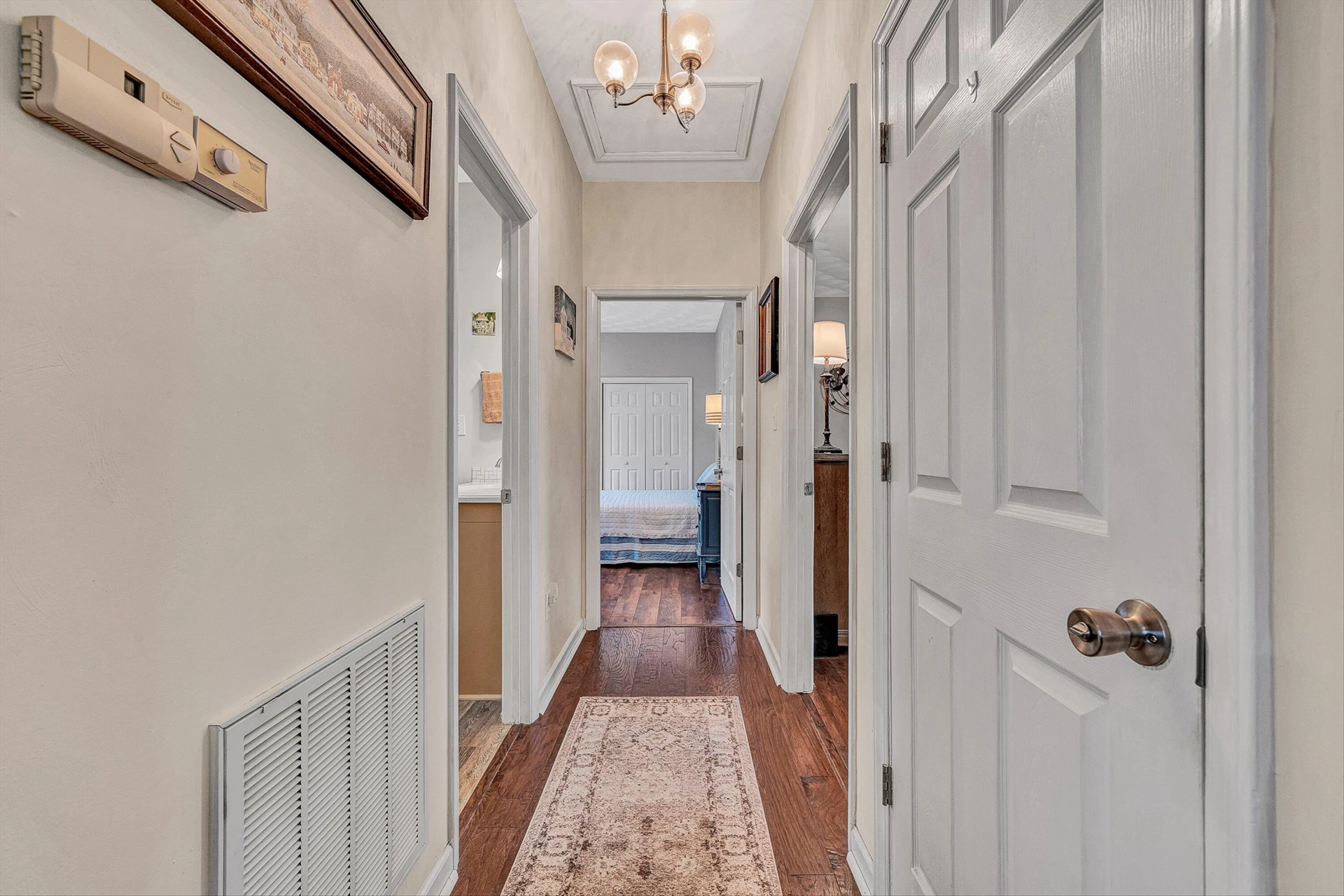 415 Edgemont CIR - Photo 17