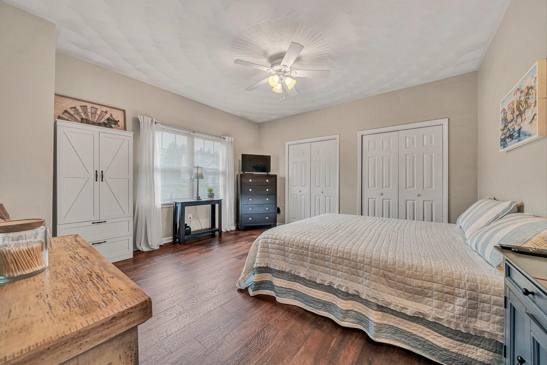415 Edgemont CIR - Photo 20