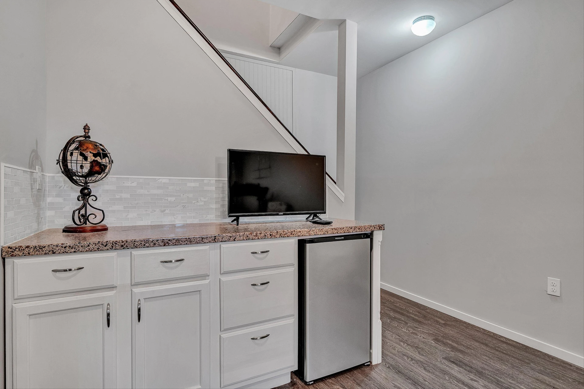 415 Edgemont CIR - Photo 25