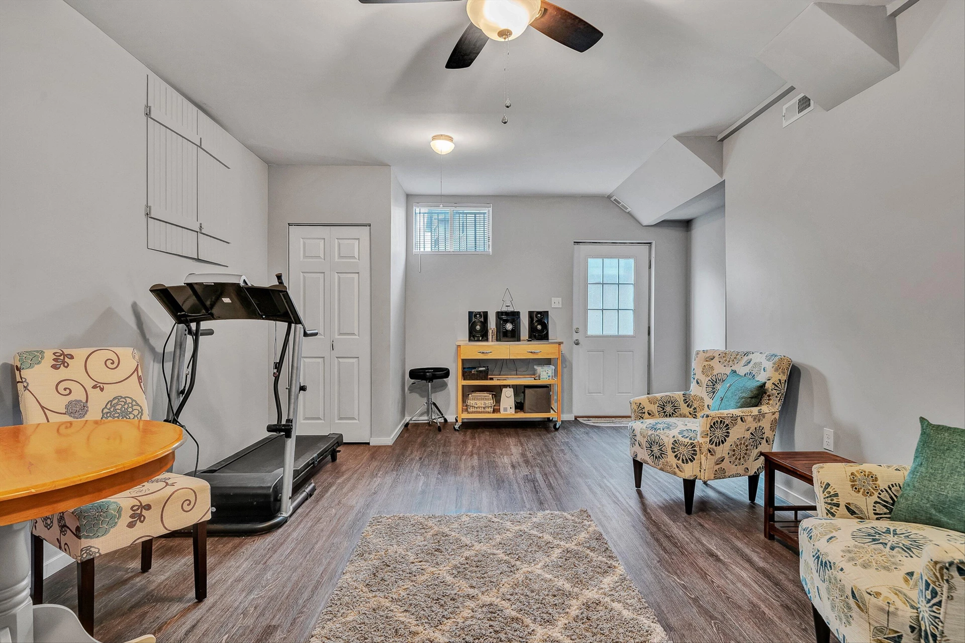 415 Edgemont CIR - Photo 26
