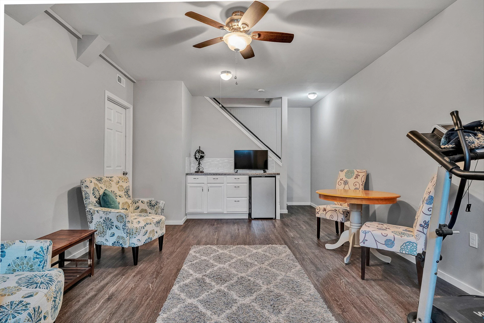 415 Edgemont CIR - Photo 27