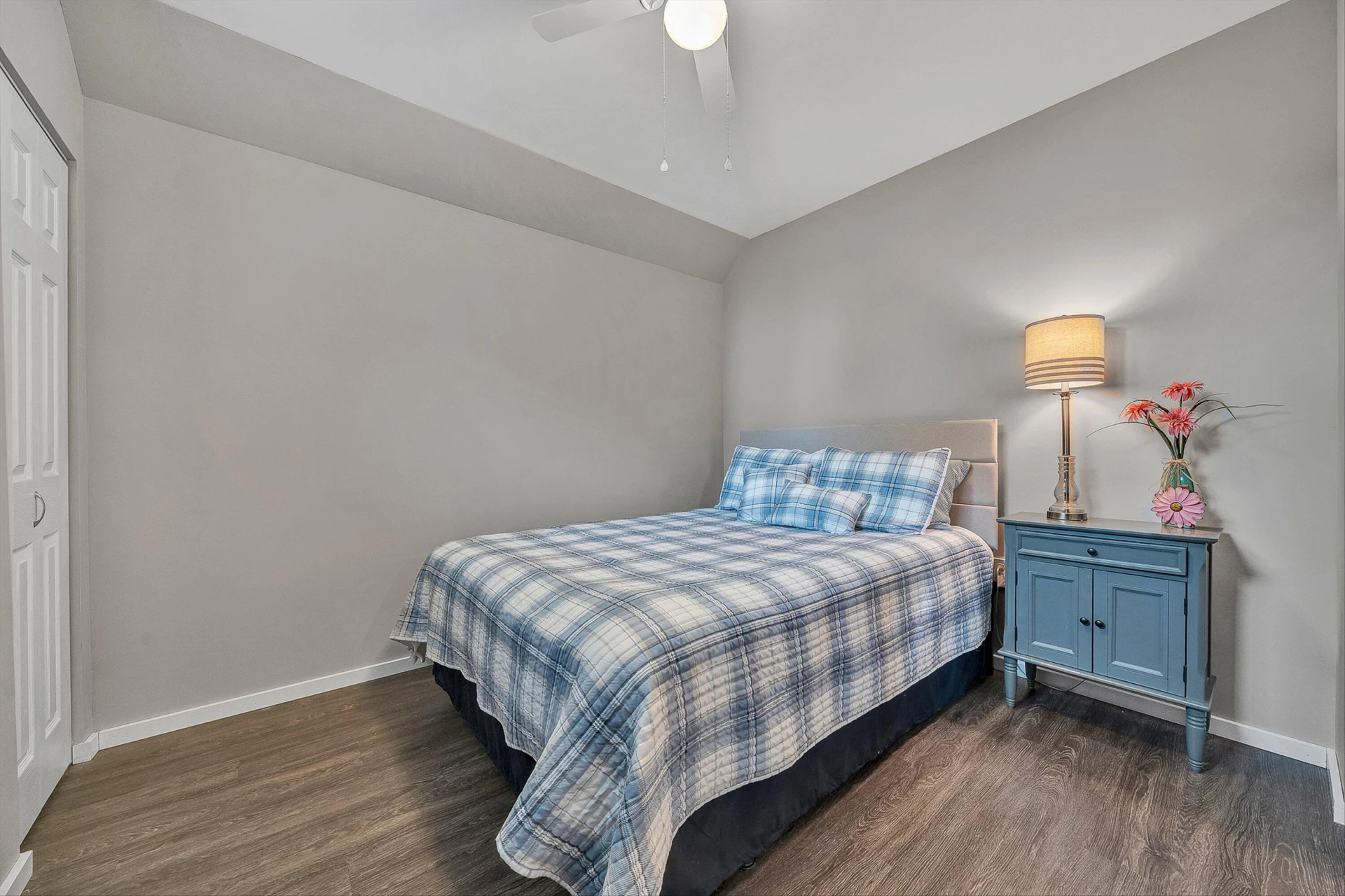 415 Edgemont CIR - Photo 29