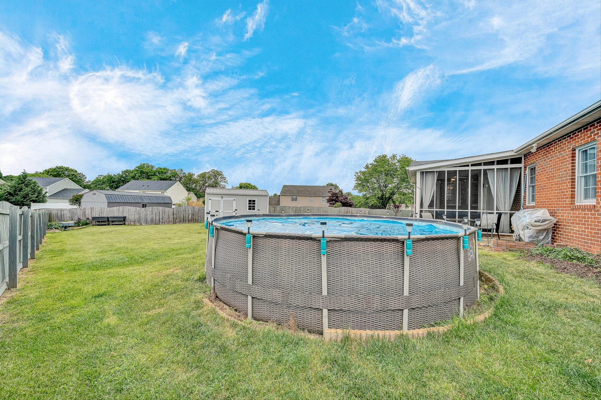 415 Edgemont CIR - Photo 31